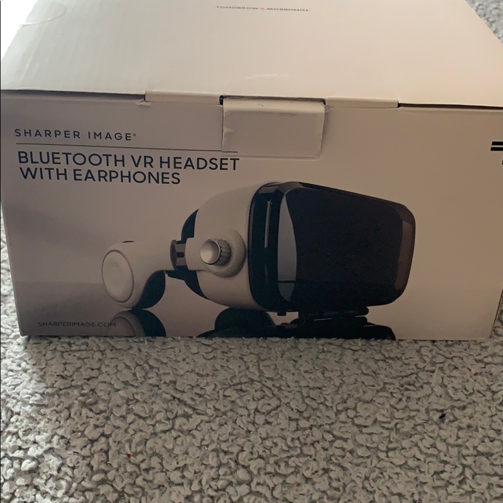 Sharper Image VR headset with headphones
